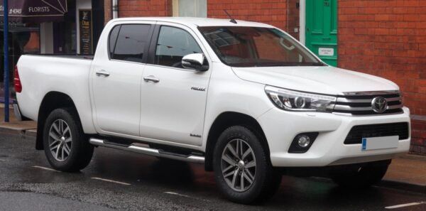 Toyota Hilux — rupa kereta rujukan (Wikimedia Commons)